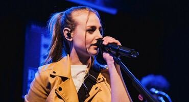 Náhledový obrázek k článku RECENZE: Lampiony jsou plné nápadů. Působí jako písňový deník Terezy Balonové