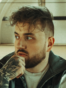 Náhledový obrázek k článku Poetika: „Otevíráme novou kapitolu. Zesměšňujeme vlastní sebelítost“