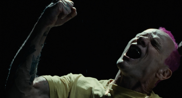 Náhledový obrázek k článku GLOSA: Šťastný jako blecha. Flea z Redhotů ohromuje svobodnou hudební jízdou