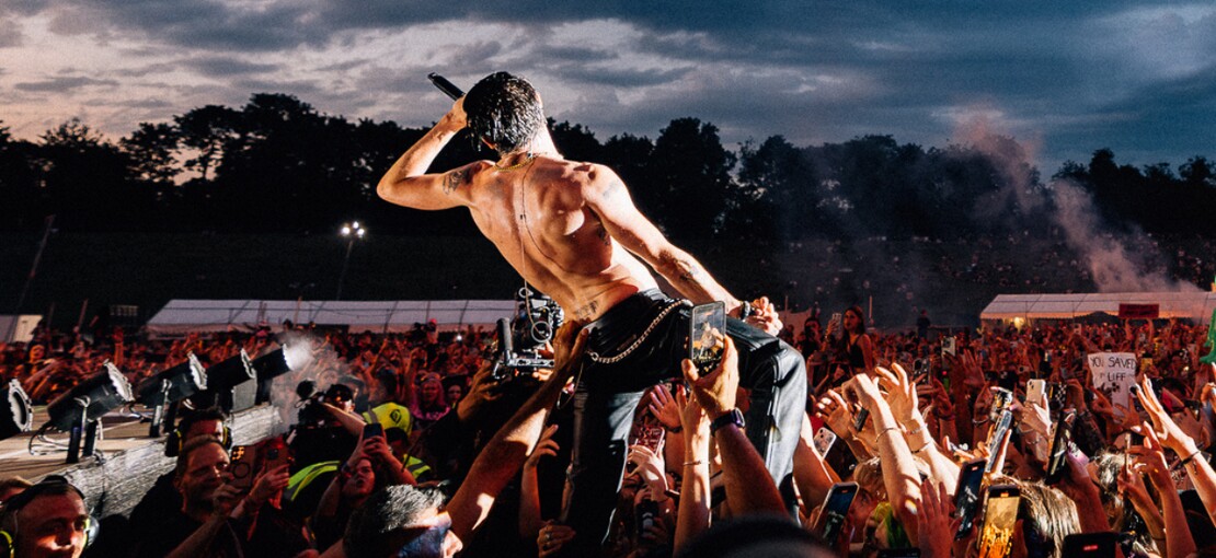 Obrázek k článku Potvrzeno. Britská hvězda Yungblud uspořádá v červnu vlastní obří festival v Hradci