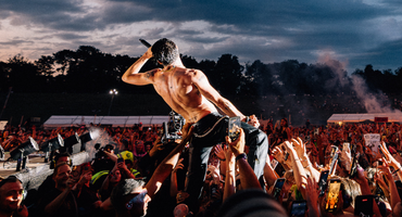 Náhledový obrázek k článku Potvrzeno. Britská hvězda Yungblud uspořádá v červnu vlastní obří festival v Hradci