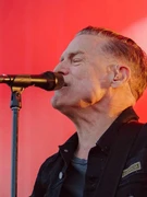 Náhledový obrázek k článku Bryan Adams se obnaží na kost. Odehraje jedinečný koncert v Janáčkově divadle