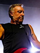 Náhledový obrázek k článku NAŽIVO: Peter Hook písně Joy Division a New Order žije. Je víc než legenda