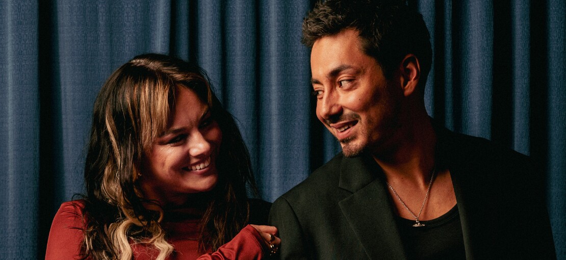 Obrázek k článku GLOSA: Mezi Ewou Farnou a Miraiem to jiskří. Překvapili zamilovaným duetem