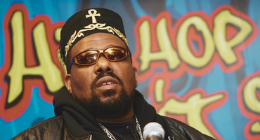 Náhledový obrázek k článku NEKROLOG: Milovaný a zatracený Afrika Bambaataa. Příběh průkopníka hip hopu má temný konec