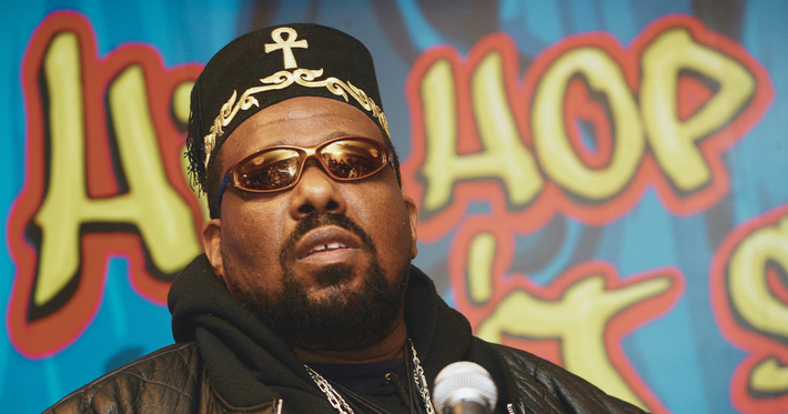 Náhledový obrázek k článku NEKROLOG: Milovaný a zatracený Afrika Bambaataa. Příběh průkopníka hip hopu má temný konec