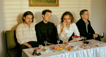 Náhledový obrázek k článku PREMIÉRA: Singl Midnight Swimmers varuje před závislostí na filmech pro dospělé