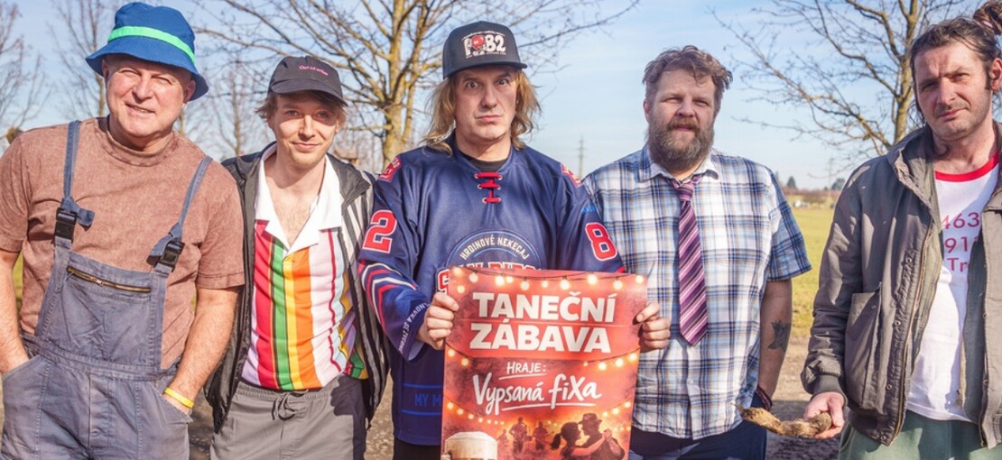 Obrázek k článku PREMIÉRA: Vypsaná fixa odhalila název desky. Z Jiřího Hrdiny je v klipu jezeďák