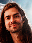 Náhledový obrázek k článku „Hrát s kytaristou Kiss byl splněný sen,“ říká Karol Komenda před narozeninami Headlineru