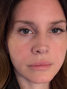 Náhledový obrázek k článku GLOSA: Lana Del Rey si zahrává se životem. Zlověstný love song láká na odkládané album