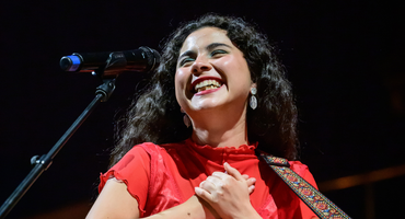 Náhledový obrázek k článku NAŽIVO: Písňový oltář zemřelým. Silvana Estrada rozzářila Rudolfinum