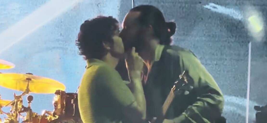 Obrázek k článku Malajsijský festival hrozí The 1975 žalobou za homosexuální polibek na pódiu