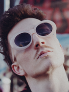 Náhledový obrázek k článku „Znervózňují mě černé oči.“ Purpl Boi potěšil tvrdší elektronikou