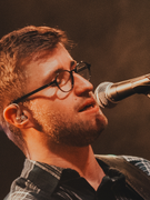 Náhledový obrázek k článku NAŽIVO: Michalu Horákovi vyrašilo charisma. Na pódiu připomíná Ivana Mládka