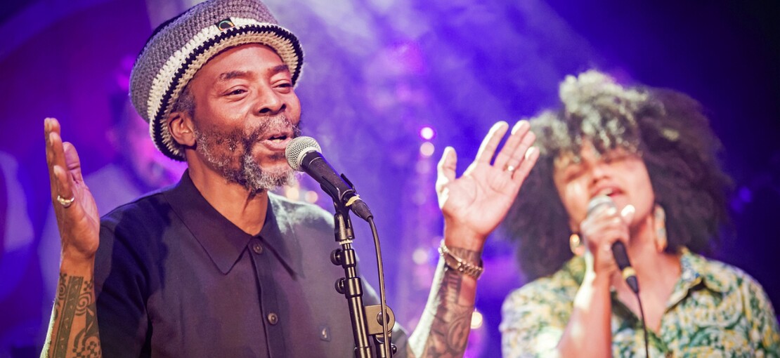 Obrázek k článku NAŽIVO: Překvapení plno. S Donovanem Kingjayem se do reggae rozhoupali i New Order