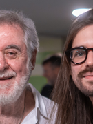 Náhledový obrázek k článku PREMIÉRA: Michal Prokop září v písni Karola Komendy. Klip má kouzlo koncertu