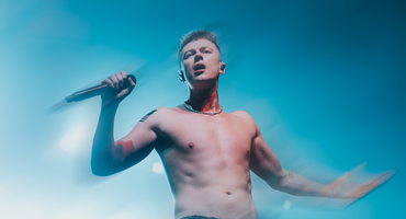 Náhledový obrázek k článku NAŽIVO: Reparát Adama Mišíka. V Karlíně zavládl chaos