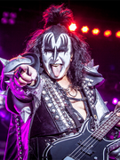 Náhledový obrázek k článku Gene Simmons zrušil sólové turné. Kiss vstávají z mrtvých a chystají koncert