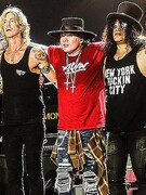 Náhledový obrázek k článku „Ano, je absurdní,“ říkají fanoušci Guns N’ Roses o novince ABSUЯD