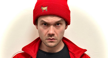 Náhledový obrázek k článku „Označte je králičími oušky a korálky.“ Adam Ernest v ostrém singlu nakládá revizorům