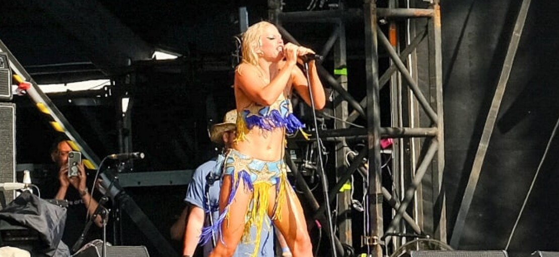 Obrázek k článku GLASTOSTŘÍPKY: Amyl má neposlušnou i podprsenku. Sorry podmanili