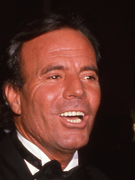 Náhledový obrázek k článku Malý dům hrůzy v Karibiku. Julio Iglesias čelí obvinění z obtěžování zaměstnankyň