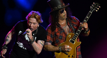 Náhledový obrázek k článku GLOSA: Slash na nových singlech Guns N’ Roses zachraňuje Axlův odpad