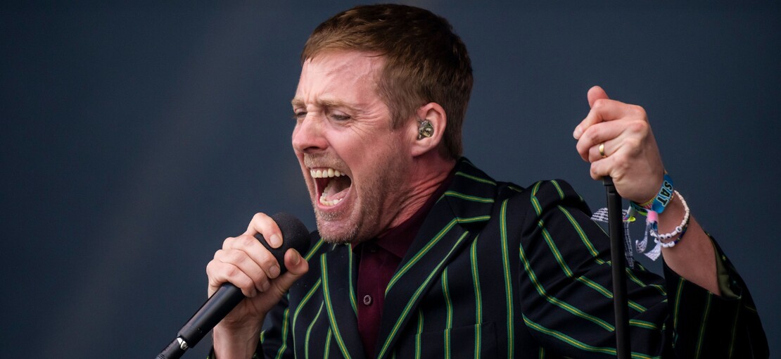 Obrázek k článku GLOSA: Glastonbury v zenu. Jóga, hudba v korunách stromů a Kaiser Chiefs