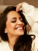 Náhledový obrázek k článku PEKLO VÁNOČNÍCH PÍSNÍ #5: Haj hou. Vánoční Lucie Bílá zabloudila na party na Ibize