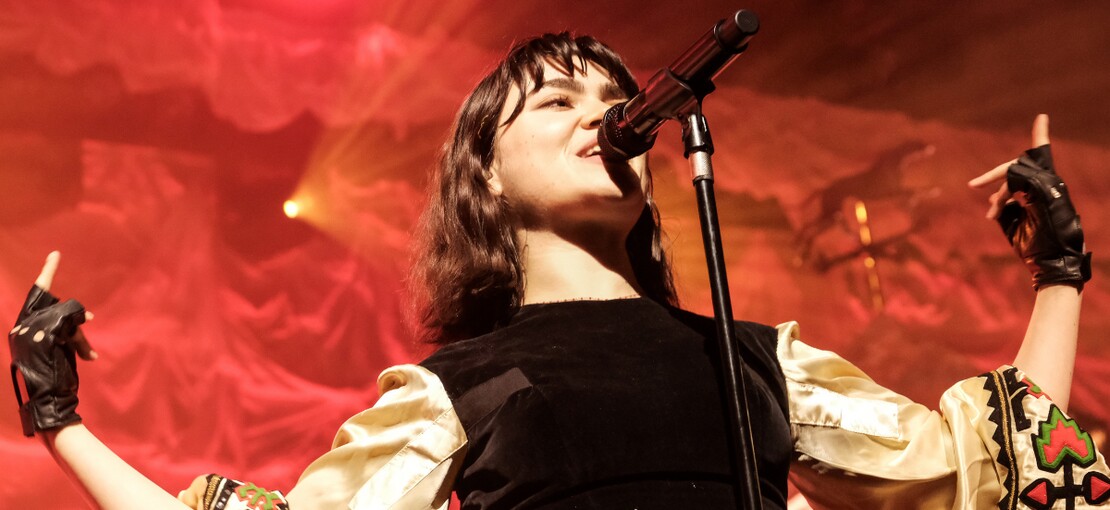 Obrázek k článku NAŽIVO: The Last Dinner Party musíte zažít. Vzrušující show překvapí i připravené