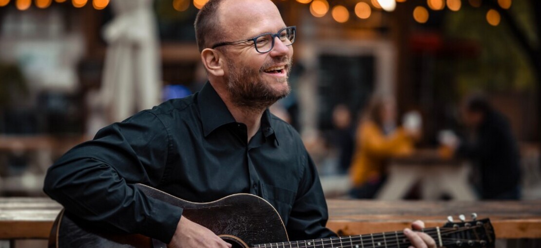 Obrázek k článku „Mám vás všechny rád,“ vzkazuje František Zeman v humorné písni o lásce