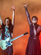 Náhledový obrázek k článku Darovaná kytara ukáže zuby. Český fanoušek Šimon dostal lano od Yungbluda