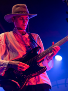 Náhledový obrázek k článku NEKROLOG: Kytarista kapely Black Midi se utrápil k smrti. Ohromný talent zhasl v 26 letech