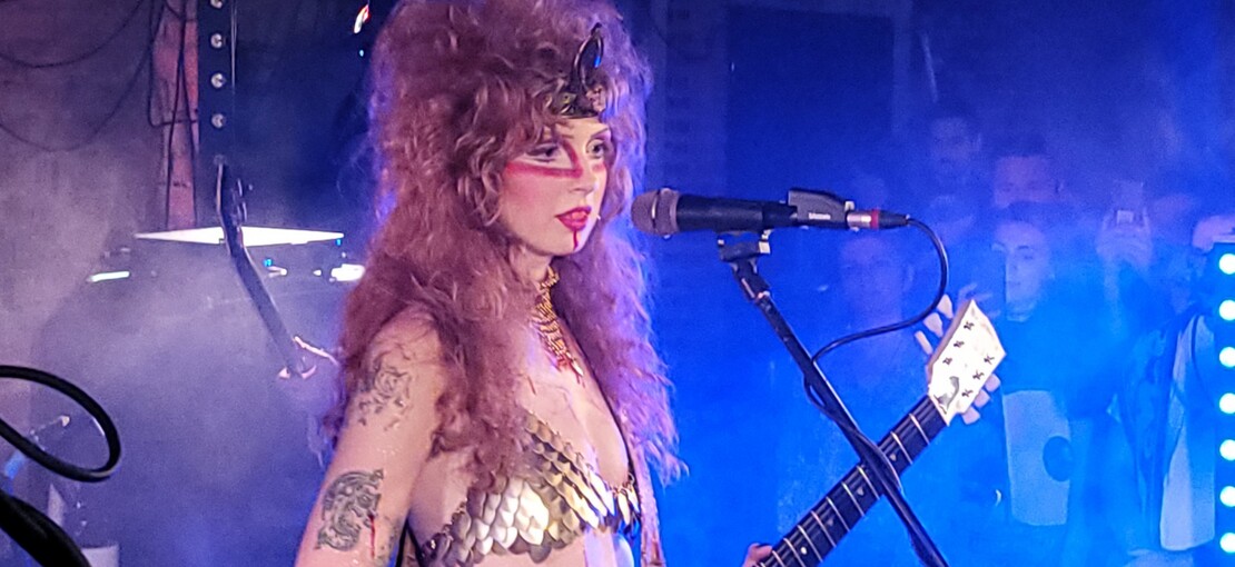 Obrázek k článku NAŽIVO: Spoře odění krysáci Castle Rat se ohání riffy i mečem