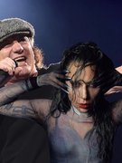 Náhledový obrázek k článku Brian Johnson z AC/DC překvapil Lady Gaga. Dělal jí šoféra a zazpívali spolu Highway to Hell