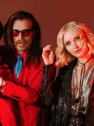 Náhledový obrázek k článku „Teď se utrhnem ze řetězu!“ Eagles of Death Metal se řítí na Prahu s pálivou omáčkou