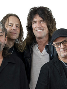 Náhledový obrázek k článku GLOSA: Kytarista Kiss produkoval Turbo. Dlouhé líbání české kapele prošlo