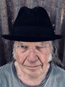 Náhledový obrázek k článku „Je to špatná věc. Kupujte agresivně.“ Neil Young odmítá platinové vstupenky