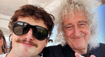 Náhledový obrázek k článku Místo nadšení rozpaky. Legendární Brian May na koncertě Bensona Boona překvapil