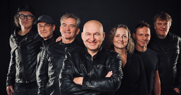 Náhledový obrázek k článku RECENZE: Nevěř pankáčovi nad čtyřicet. Drzosti Tří sester ubývá, pivo zůstává