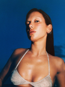 Náhledový obrázek k článku GLOSA: Dua Lipa zdatně přezpívala AC/DC. Hrozí Praze Michal David nebo Kabát?