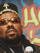 Náhledový obrázek k článku NEKROLOG: Milovaný a zatracený Afrika Bambaataa. Příběh průkopníka hip hopu má temný konec