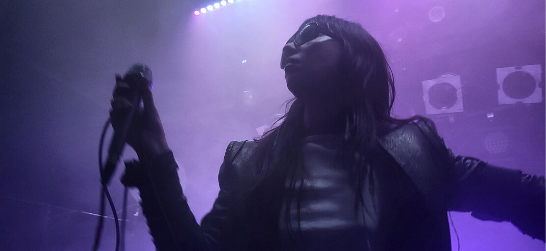 Obrázek k článku NAŽIVO: Dcera zpěváka Depeche Mode hypnotizuje. Stella Rose dostala Prahu