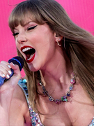 Náhledový obrázek k článku Narodila se na farmě vánočních stromků. 35. narozeniny Taylor Swift slaví na vrcholu popu