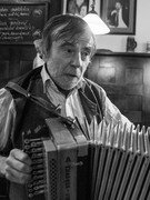 Náhledový obrázek k článku Zemřel známý hospodský harmonikář Pepíček Čečil. Kumpán Bohumila Hrabala