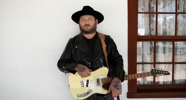 Náhledový obrázek k článku Do Prahy přijede „Strážce blues“ a Bonamassův kytarista Josh Smith
