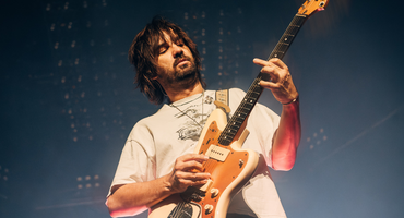 Náhledový obrázek k článku NAŽIVO: Euforii s Tame Impala propadl i Krteček. O2 arena tančila s Kevinem Parkerem