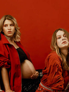 Náhledový obrázek k článku Peklo vánočních písní #1: Pojďme se milovat, vzývá Vesna protiválečného Ježíška