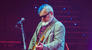 Náhledový obrázek k článku GLOSA: Doteky smrtelnosti. A odvaha výjimečných koncertů Michala Pavlíčka