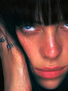 Náhledový obrázek k článku „To tu ještě nebylo.“ Oscarový režisér James Cameron unikátně natočil koncert Billie Eilish